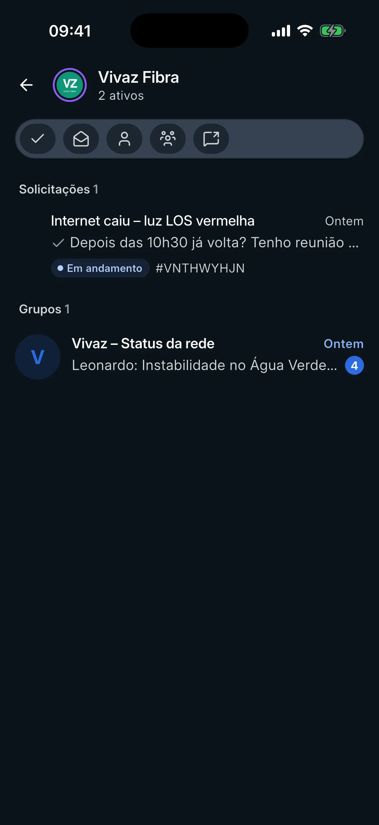 Thread de chat empresarial com tags de status