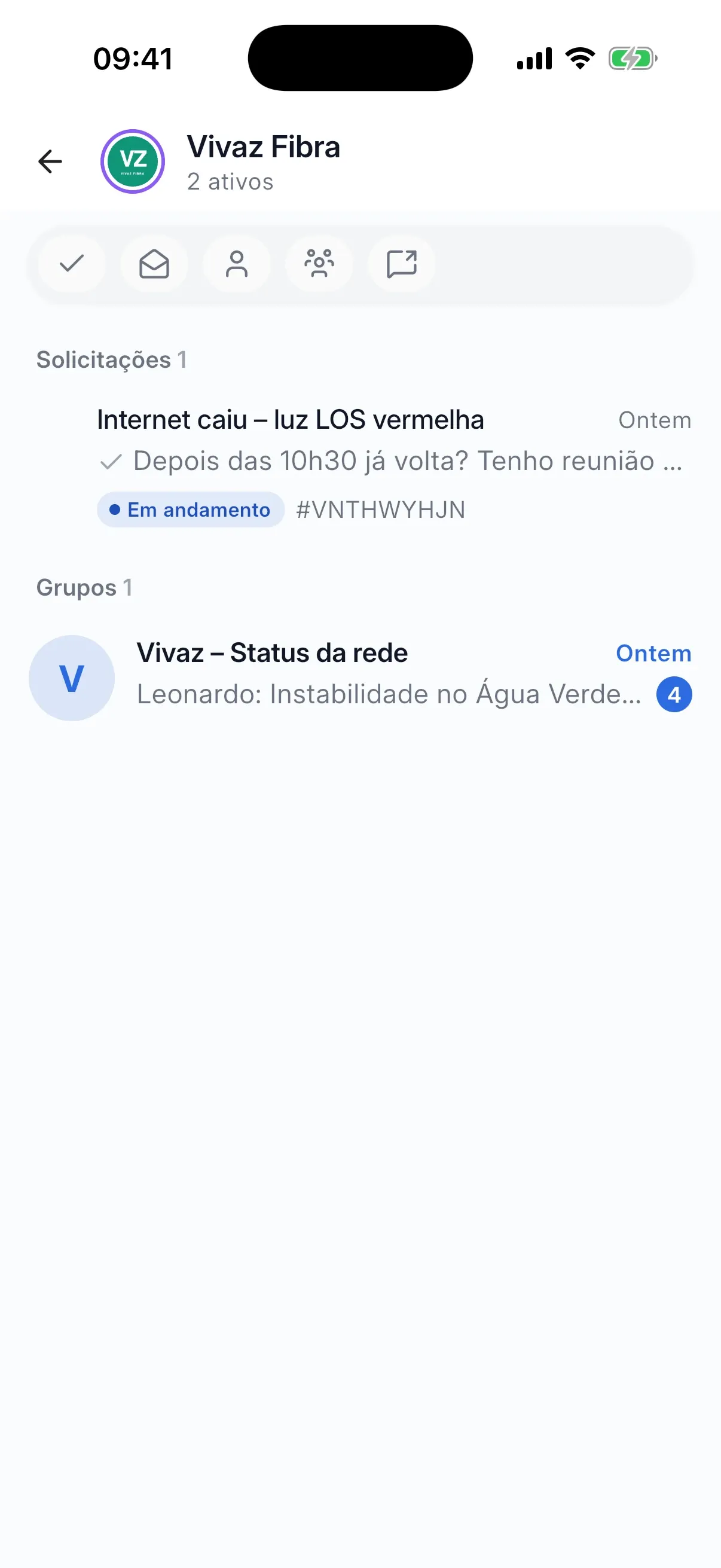 Thread de chat empresarial com tags de status